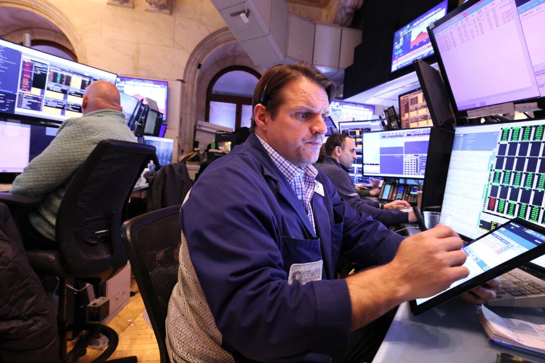 US Stock Markets Plunge After Earlier Boost