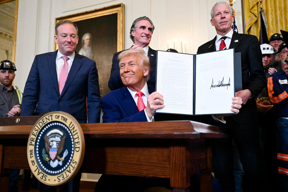 Trump Signs Executive Orders to Revive ‘Abandoned’ Coal Industry