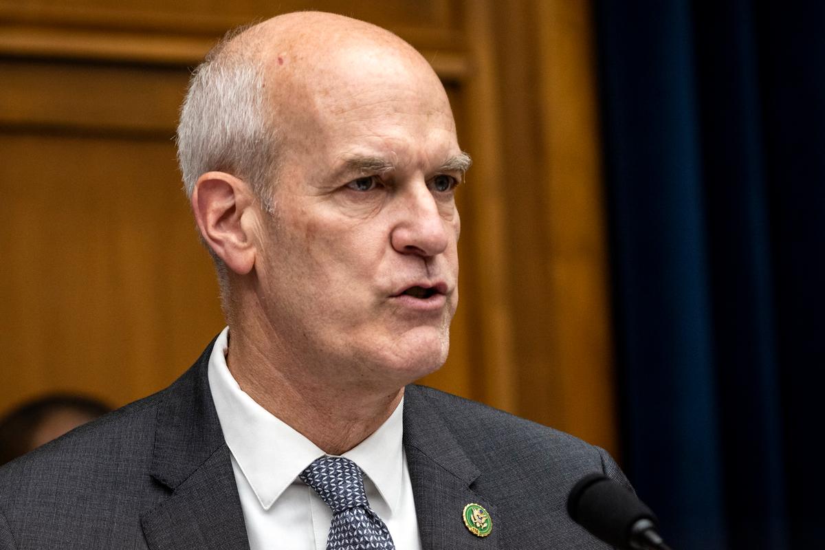 House Democrats Move to Force Vote on Blocking Tariffs