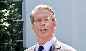 Bessent Sets July 4 Target, Says Congress âIn Lockstepâ on Budget Reconciliation