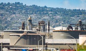 California Ponders Takeover of Oil Refineries as Facilities Shut Down