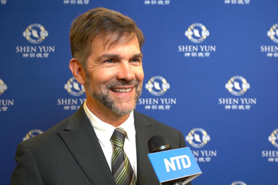 Denver Theatergoer Says Shen Yun ‘Makes Me Feel Good’