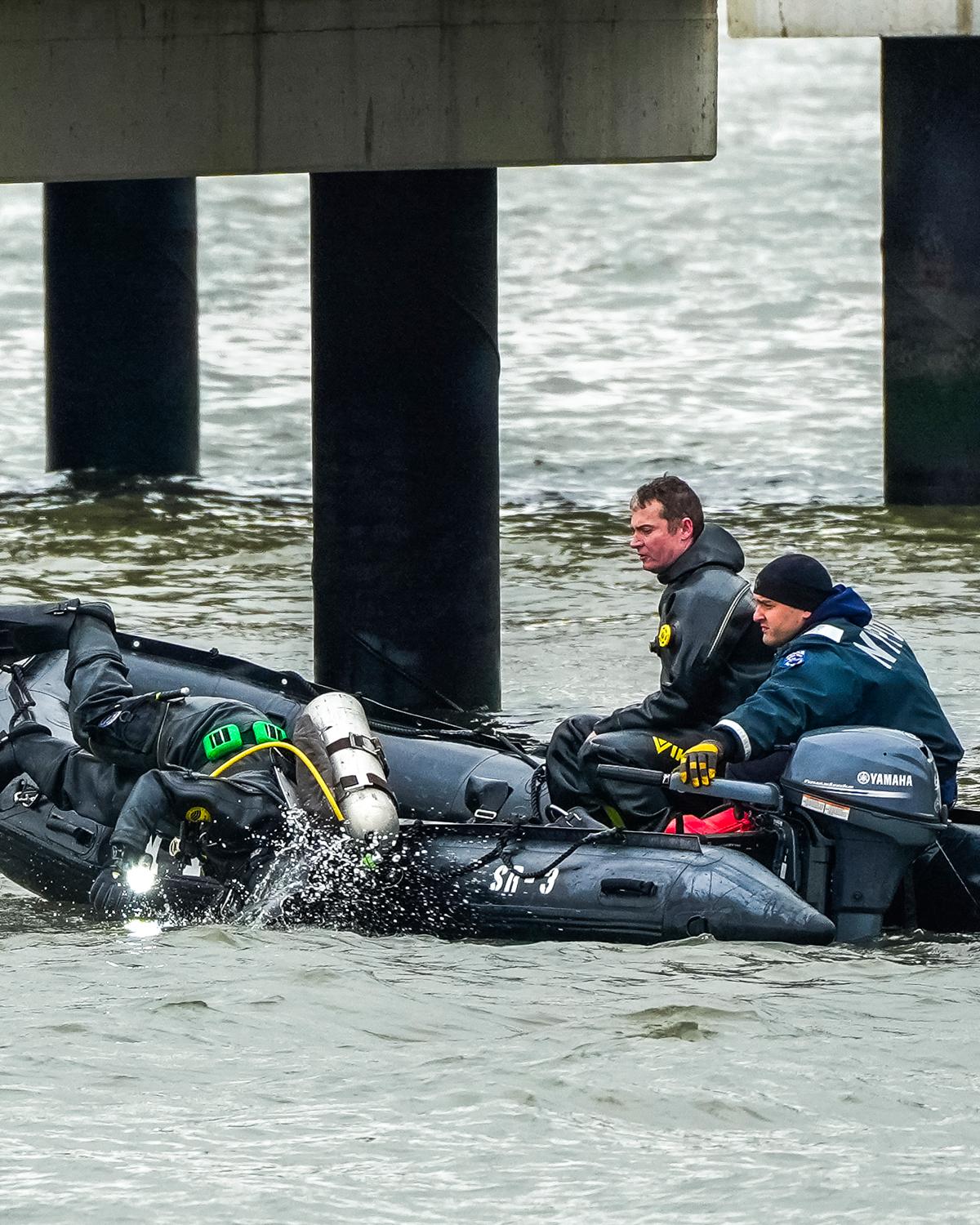 Day in Photos: Crashed Helicopter Search, Afghan Refugees Leave Pakistan, Voting Preparations in Ecuador