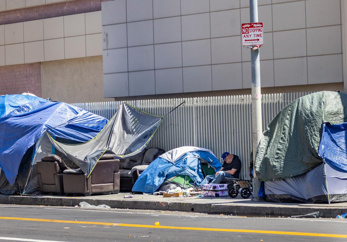 Trump Signs Order to Redirect Federal Funds From Homelessness Toward Rehabilitation