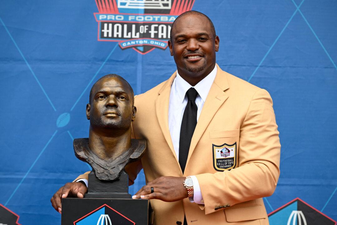 NFL Hall of Famer Dwight Freeney Lands Job at Alma Mater Syracuse