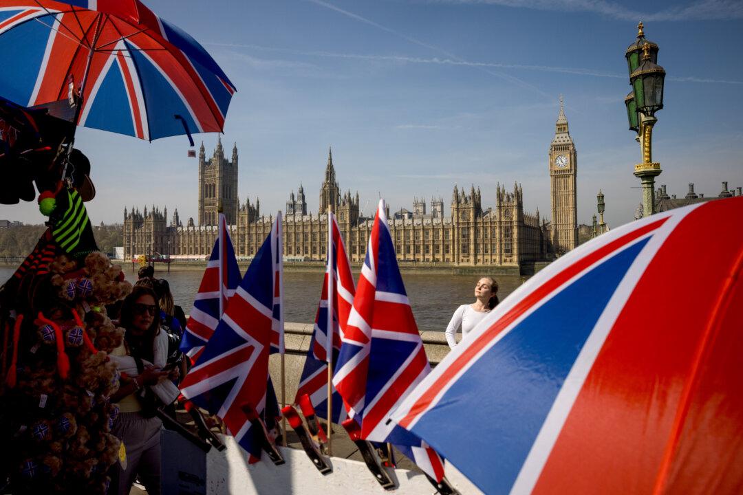 House of Commons Reviews Facilities as Trans Lavatory Access Policy Put on Hold