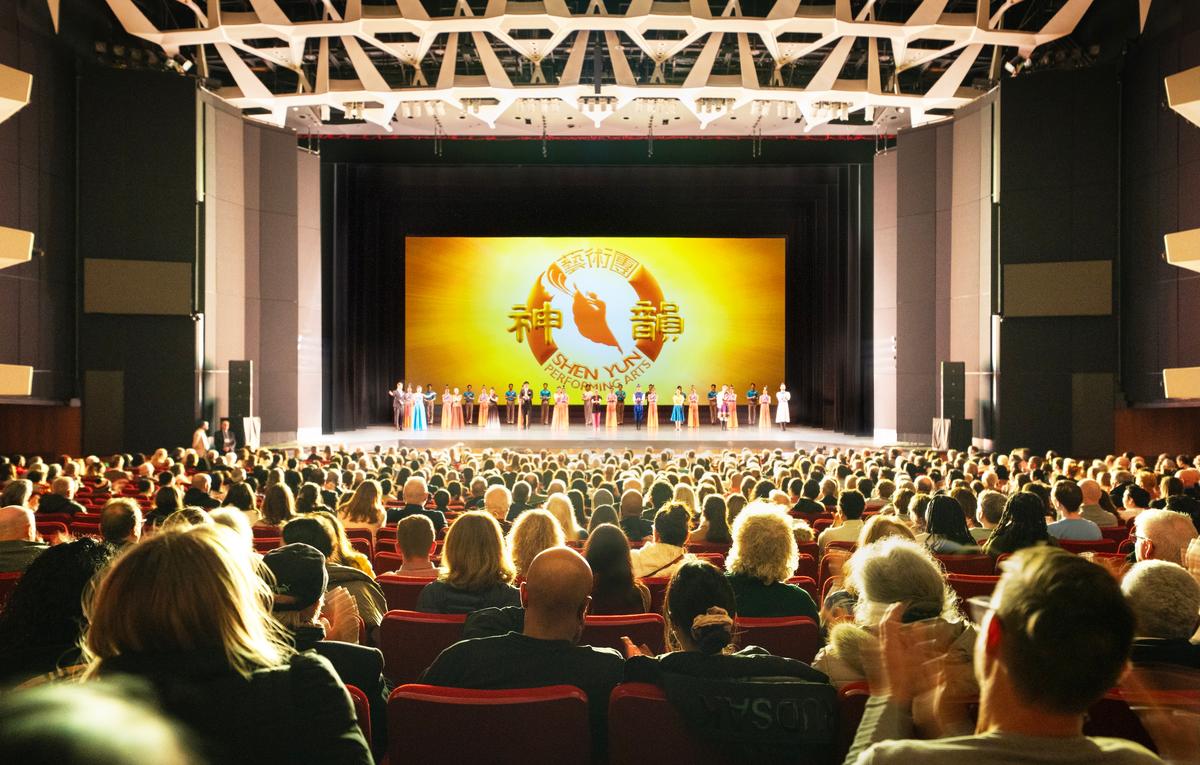 Theatergoer Calls Shen Yun ‘Beautiful and Breathtaking’