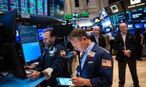 Bipartisan Lawmakers Renew Effort to Ban Stock Trading by Members of Congress