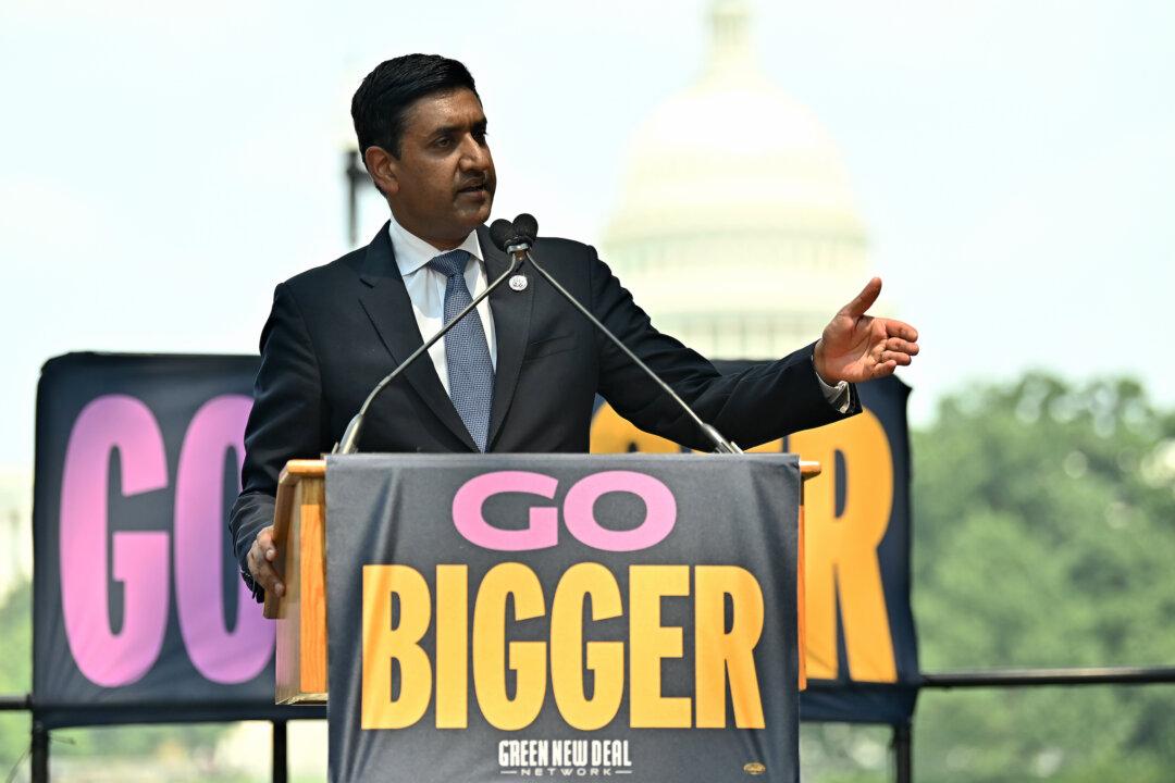 Congressman From California Wants to Tax Billionaires to Reboot US Manufacturing