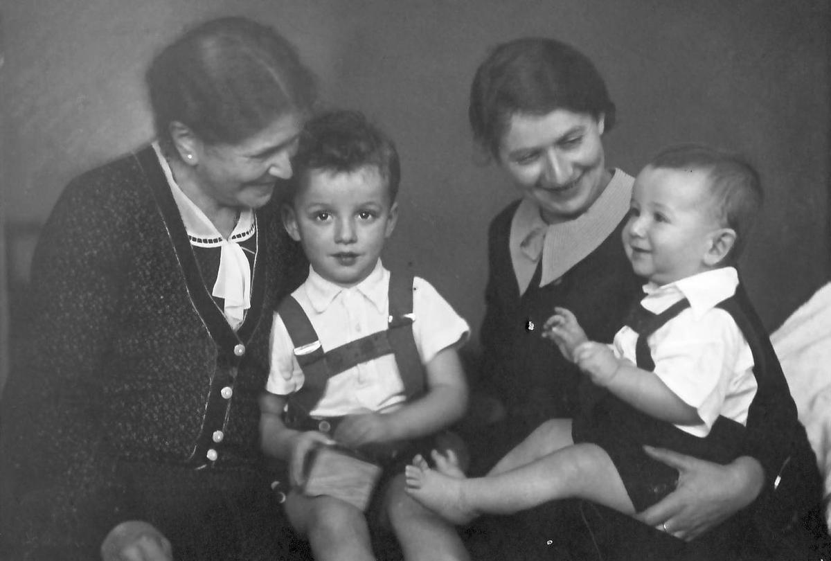 Terezie Herlinger and Ilse Weber with sons (L) Hanus and Tommy. (Kingston Ostrava Scroll Group/Jewish Museum, Prague).
