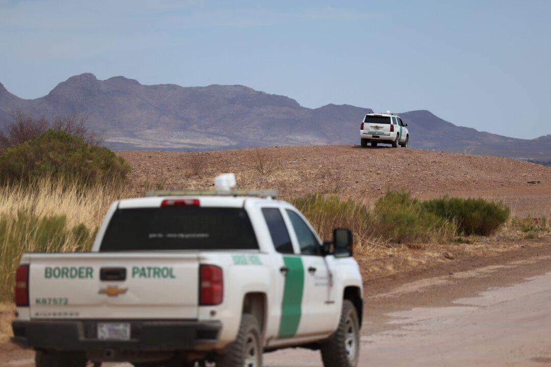 Arizona Border Patrol Agents Rescue 2 American Desert Hikers