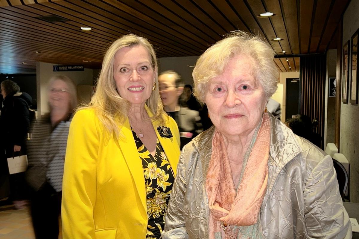 Mother and Daughter See Beautiful History in Shen Yun