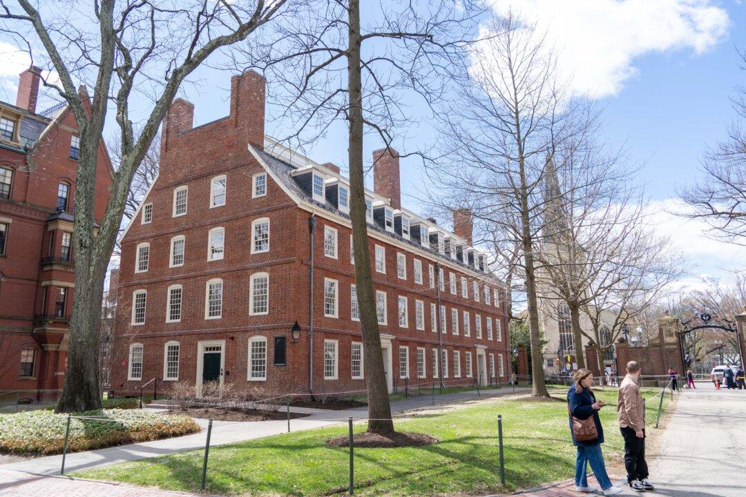 DHS Threatens to Revoke Foreigner Enrollment to Harvard, Cancels $2.7 Million in Grants