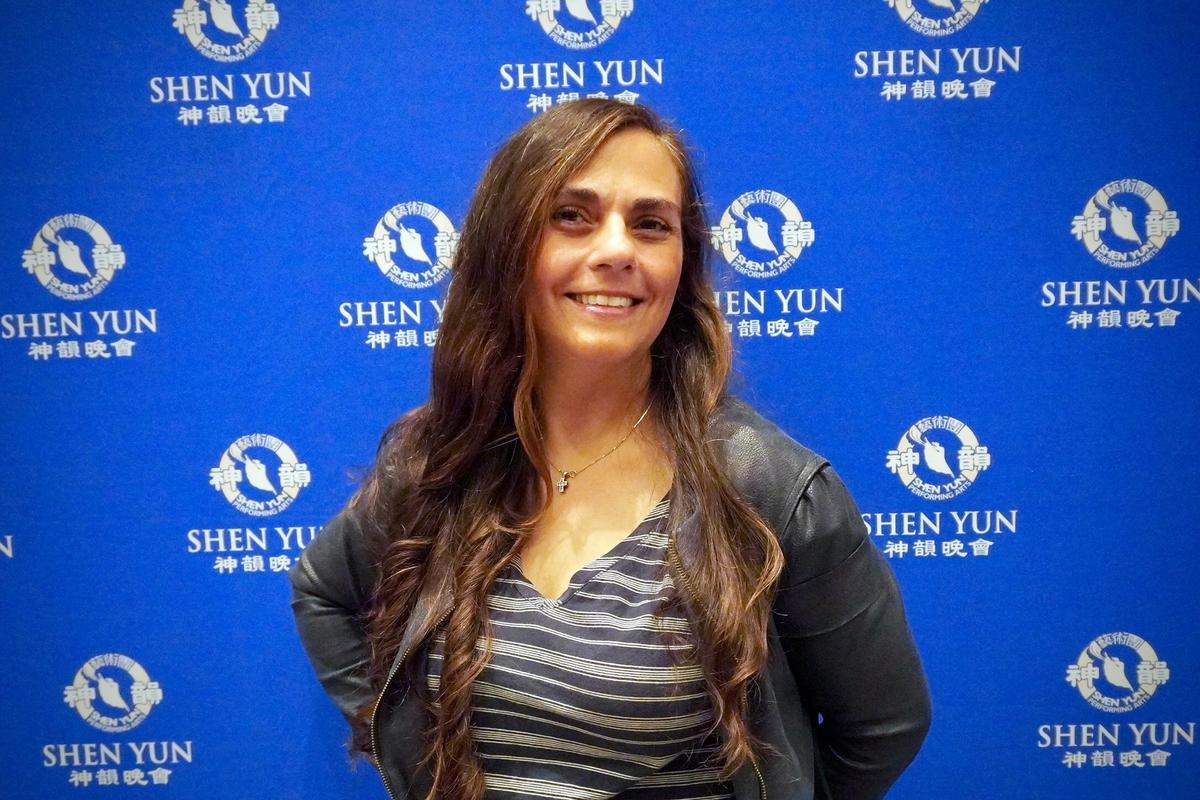 Shen Yun Replenishes, Refreshes the Soul, Says Illustrator