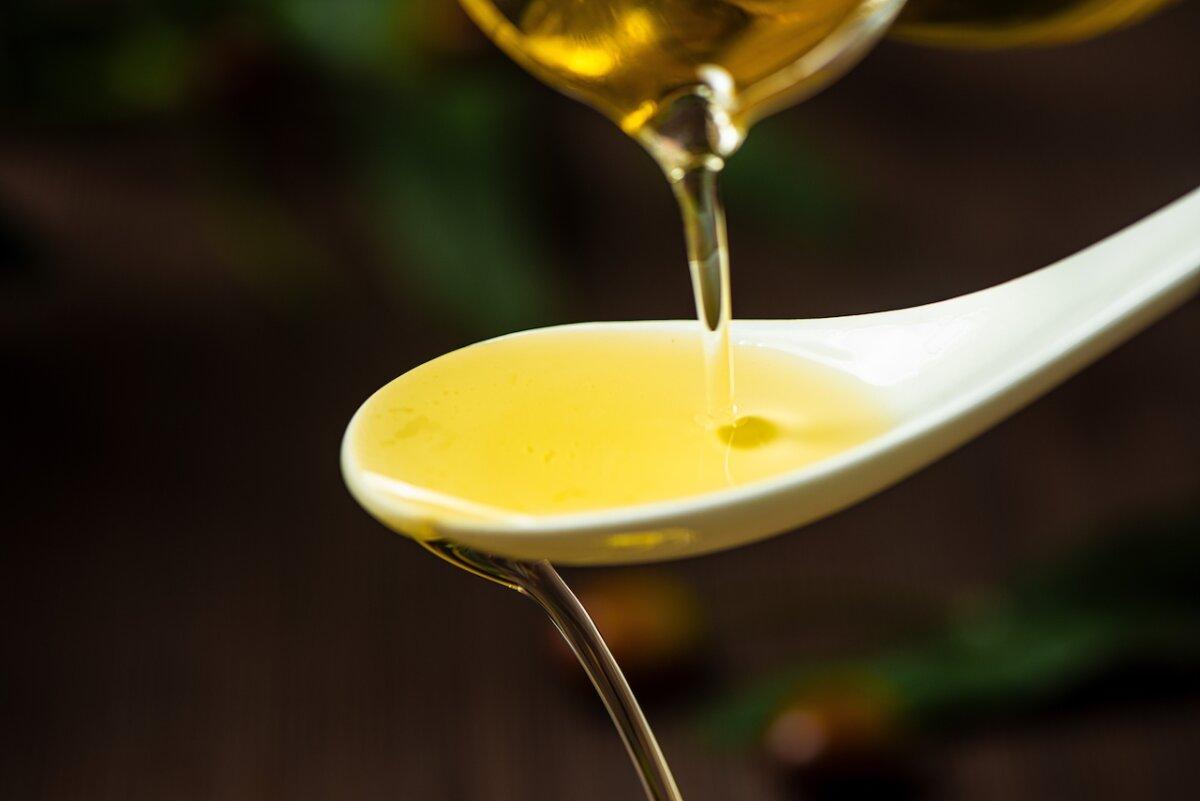 Olive oil is a staple in Mediterranean cooking. (kungfu01/Shutterstock)