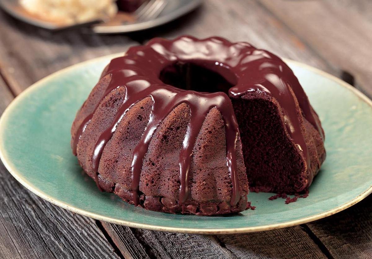 This Easy Two-Bowl Cake Is Deliciously Sweet