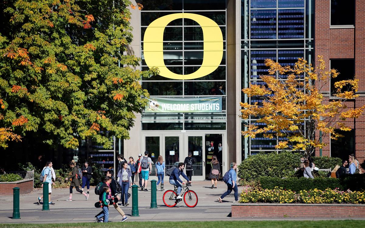 Federal Judge Temporarily Blocks Deportation of 2 International Students in Oregon