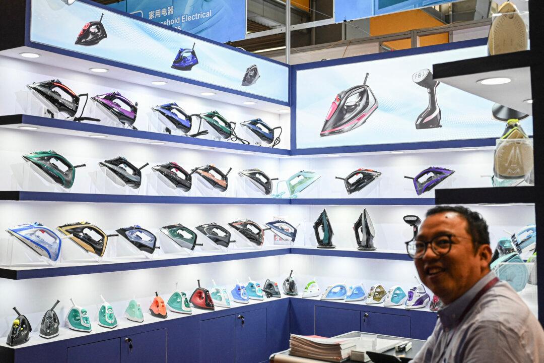 Empty Aisles at Canton Trade Fair Signal China’s Export Pain
