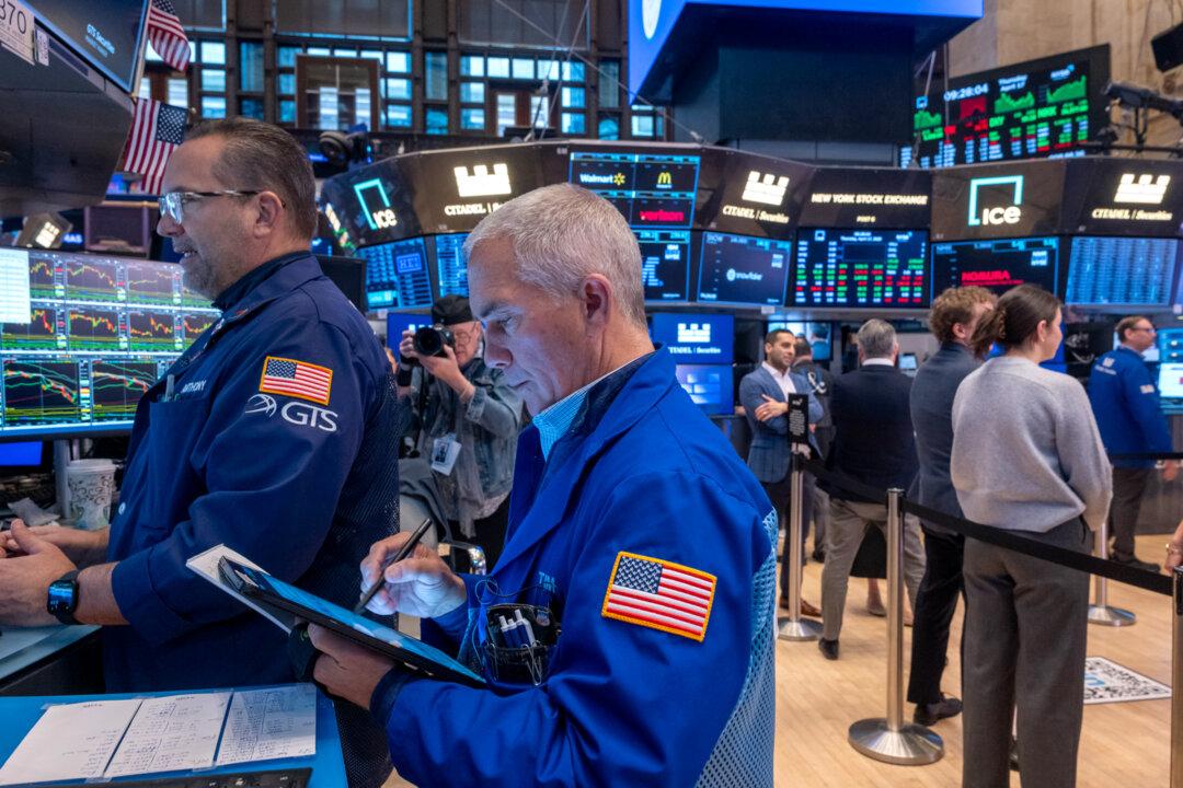 US Stock Markets Rally Amid Trump’s Latest Remarks on Fed’s Powell, China