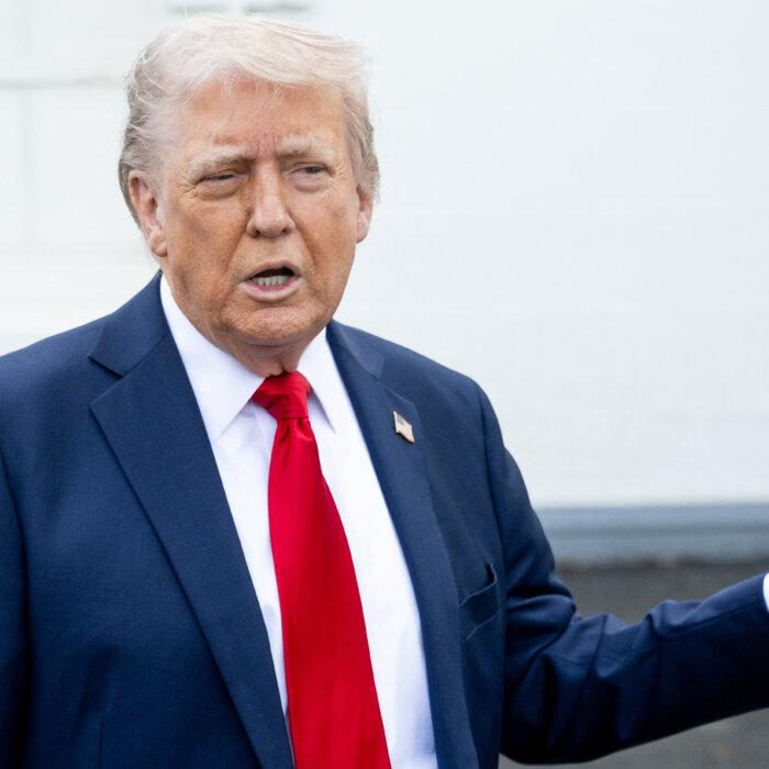 Trump Grants Interview to Editor Who Broke ‘SignalGate’ Story