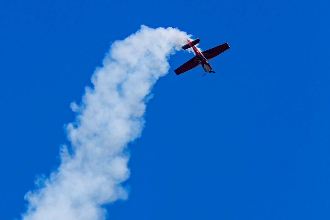Pilot Killed When Experimental Plane Crashes Before Air Show in Virginia, Officials Say
