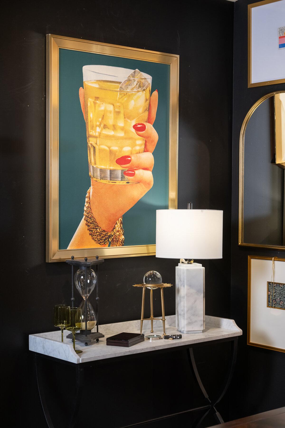 A single, large piece of artwork can make a bold statement and become the focal point of a room. (Handout/TNS)