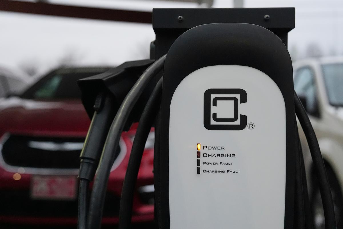 Vermont Governor Pauses EV Rules Citing Concerns Over Insufficient Charging Infrastructure