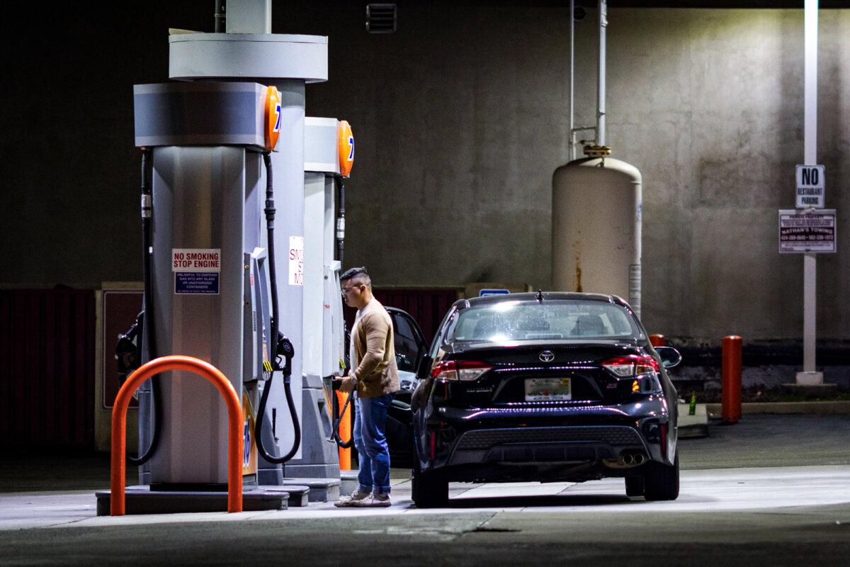 Facing Impending Crisis, California Lawmakers Pivot on Fossil Fuels 3 Customers fuel their vehicles at a gas station in Los Angeles on March 25, 2025. (John Fredricks/The Epoch Times)