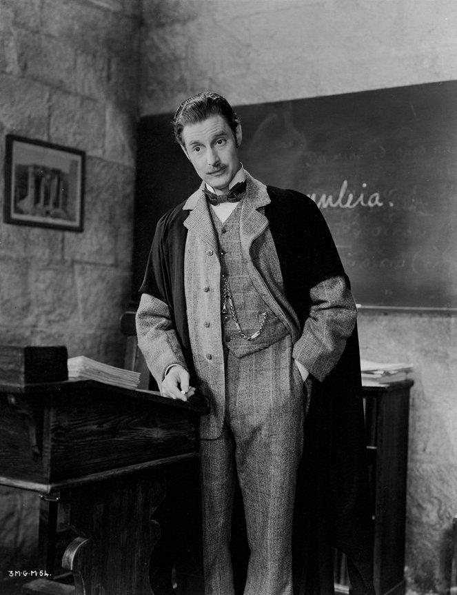 When readers fell in love with the story of English schoolmaster Arthur Chipping, “Goodbye, Mr. Chips” became a Hollywood film in 1939 starring Robert Donat. (Metro-Goldwyn-Mayer)