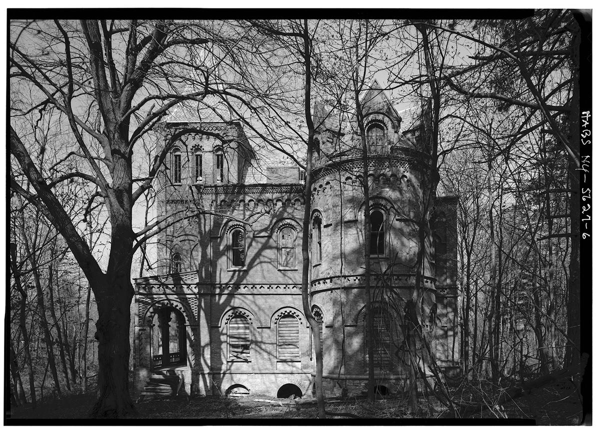 The ruins of Wyndclyffe mansion, the weekend and summer residence of Elizabeth Schermerhorn Jones, in Rhinebeck, Dutchess County, New York. (Public Domain)