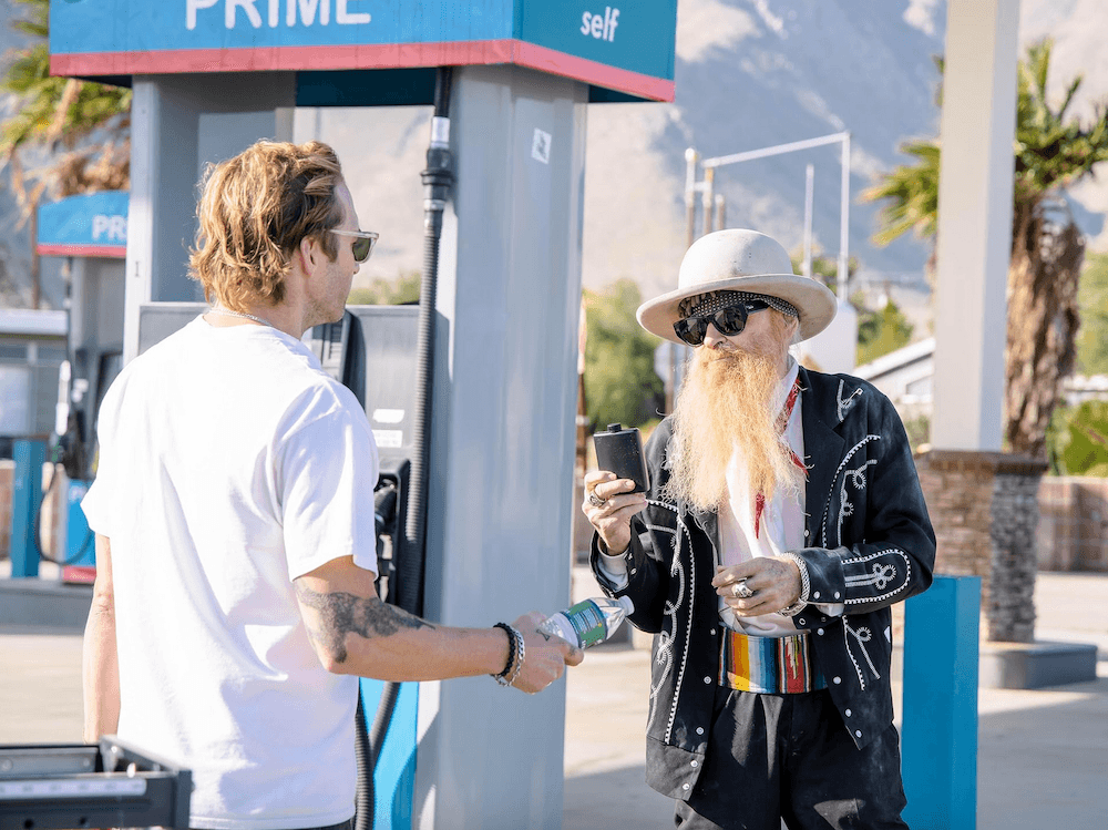 Brandyn Verge (Ryan Hansen, L) and Hal (Billy Gibbons), in "Off The Record." (Quiver Distribution)