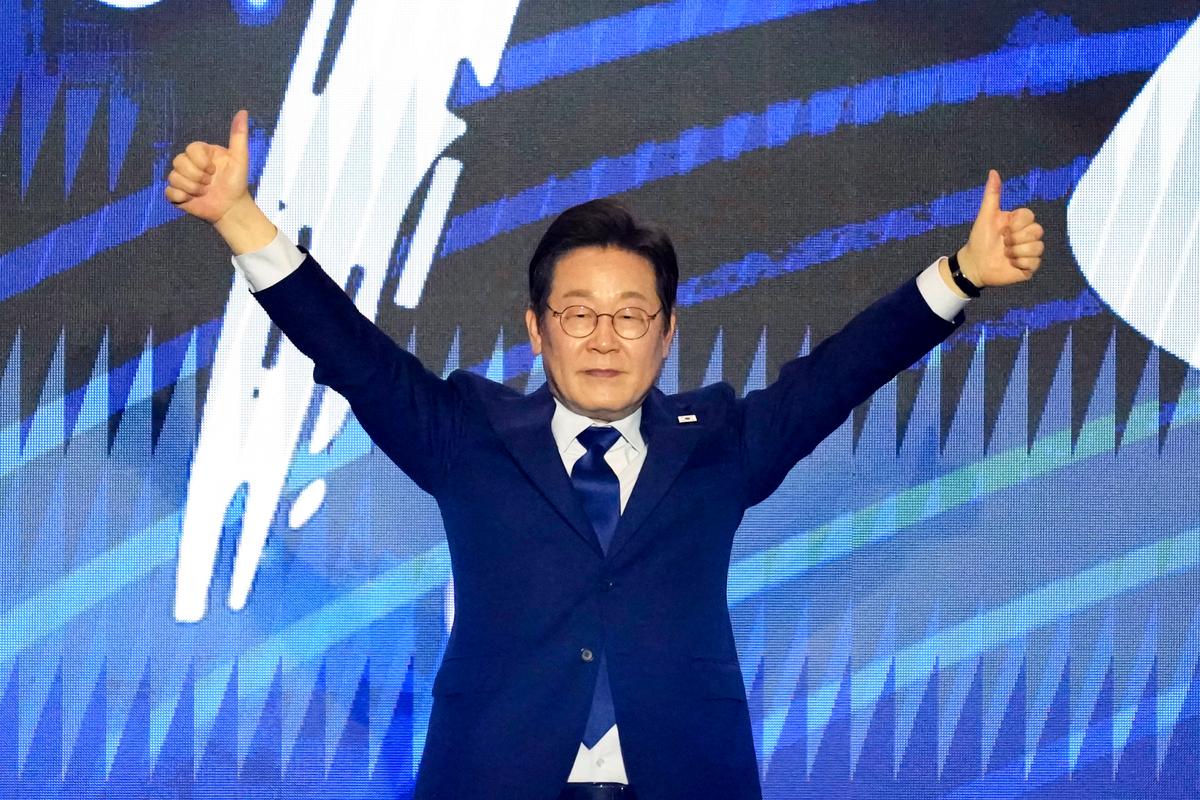 South Korea’s Liberal Leader Lee Wins Party Nomination to Run for President