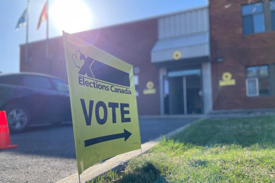 Elections Canada Resumes Vote Counting With Majority Still in Question