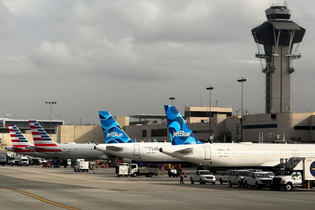 American Airlines Ends JetBlue Talks, Sues Over Collapsed Alliance