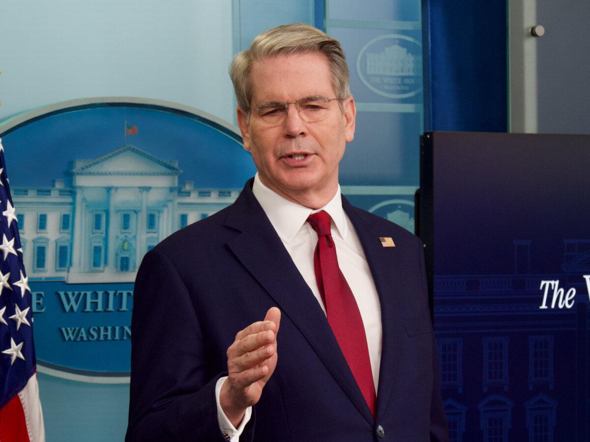 Trump’s Tariffs Deliver Record $23 Billion Revenue in May | USNN World News Treasury Secretary Scott Bessent speaks to reporters during a briefing at the White House on April 29, 2025. (Travis Gillmore/The Epoch Times)