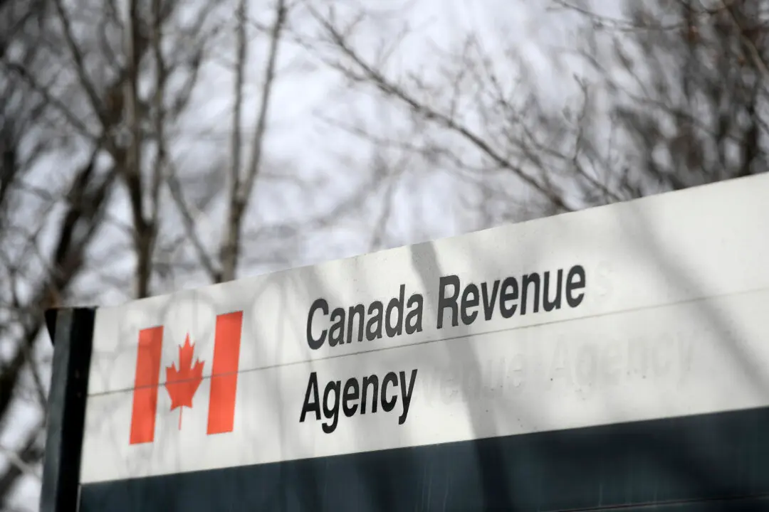 Canadians Sitting on $2 Billion in Uncashed Federal Cheques: Documents