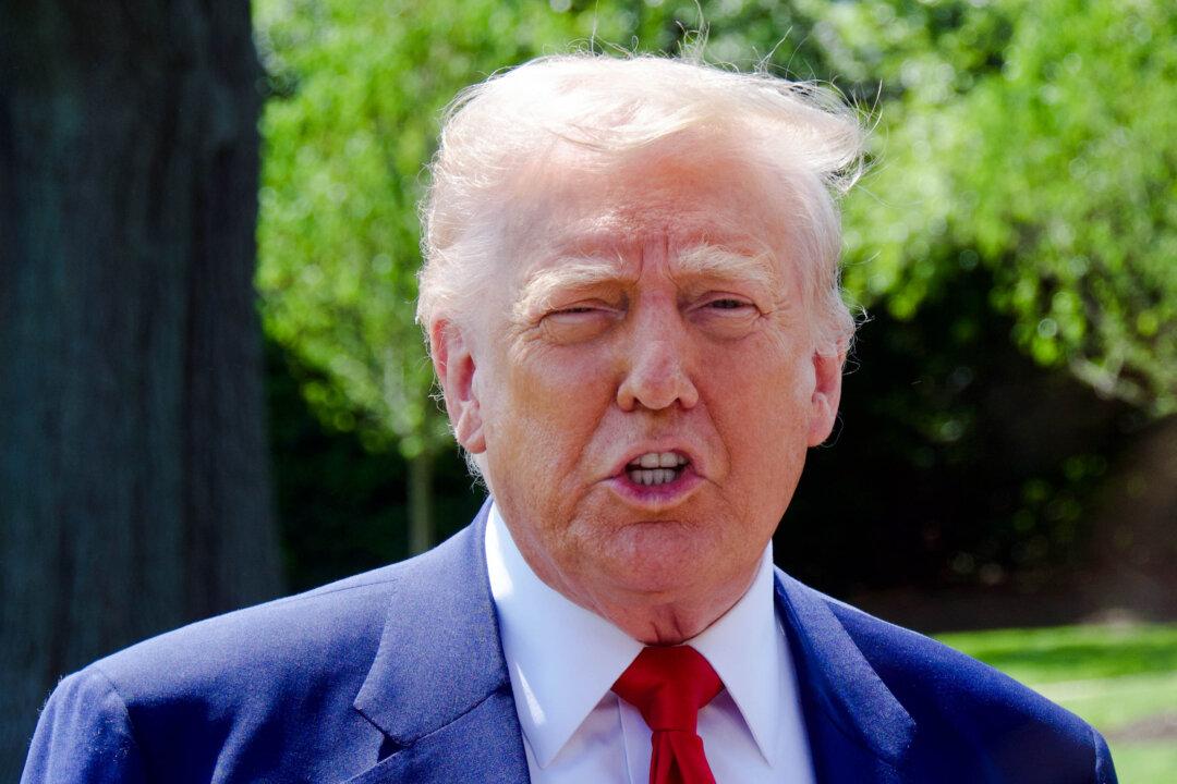 Trump Says Americans Should Be Patient After US Economy Contracts