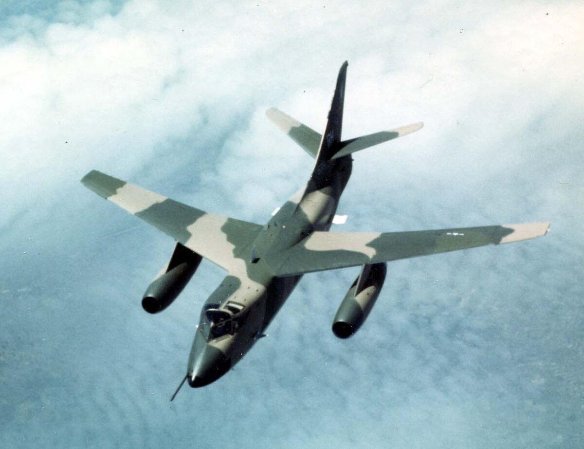 Douglas EB-66E Destroyer in flight. Aircraft of the 355th Tactical Fighter Wing, 41st or 42nd TEWS based at Takhli Royal Thai Air Force Base over Southeast Asia, on March 30, 1970. US Air Force photo. (Public Domain)