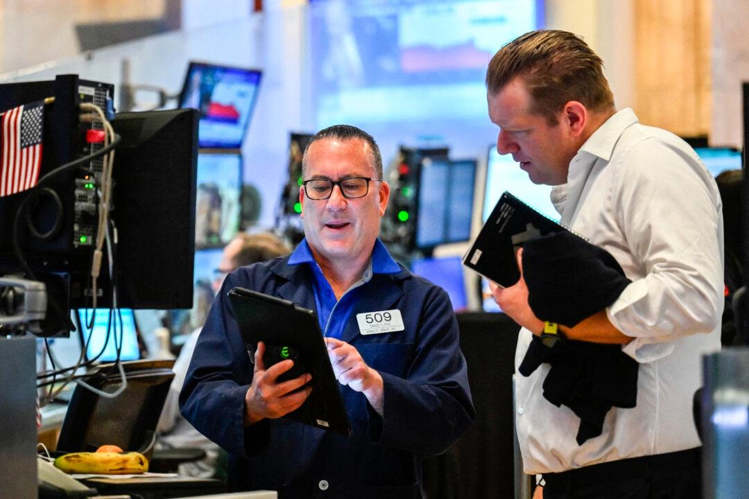 Market Review: Stocks Resume Gains on Improving Investor and Consumer Sentiment