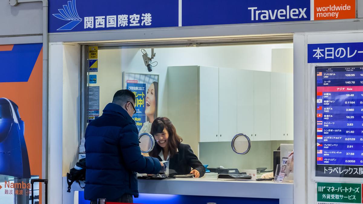 Traveling Abroad Soon? What to Look out for When Exchanging Money