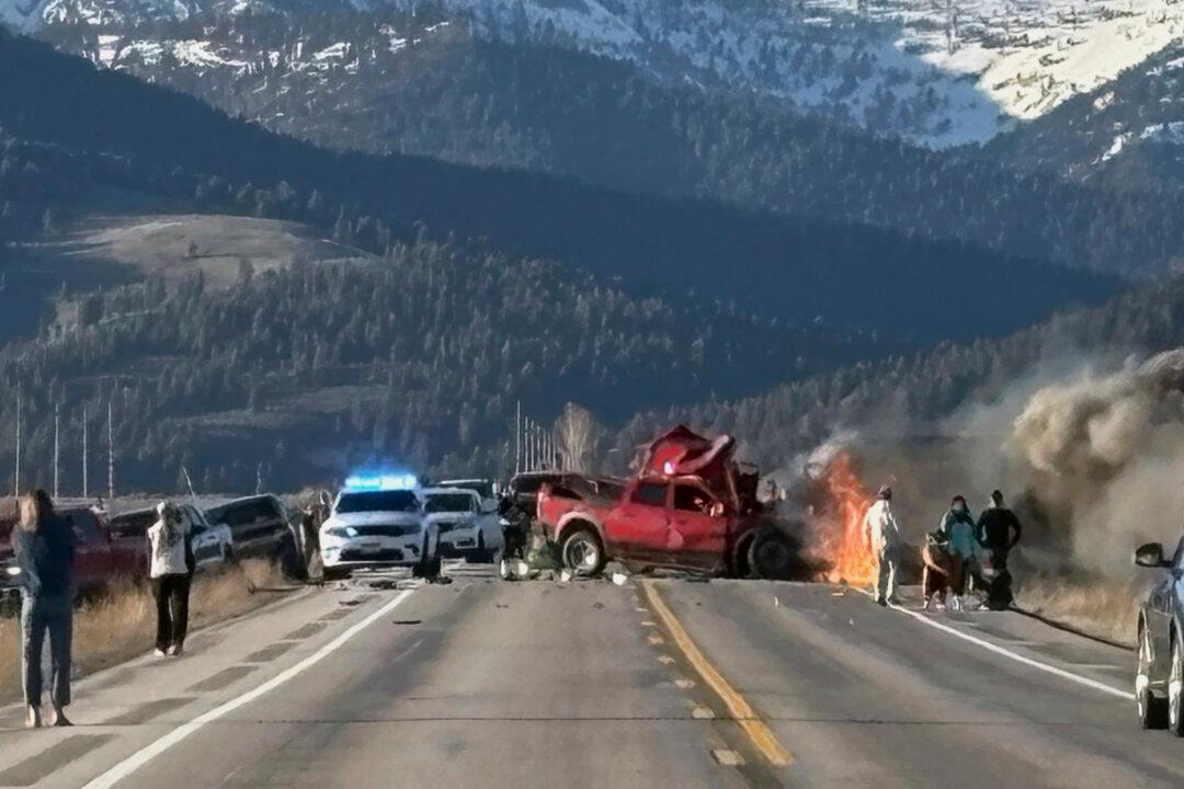 7 Dead in Crash Involving Tour Van Near Yellowstone National Park