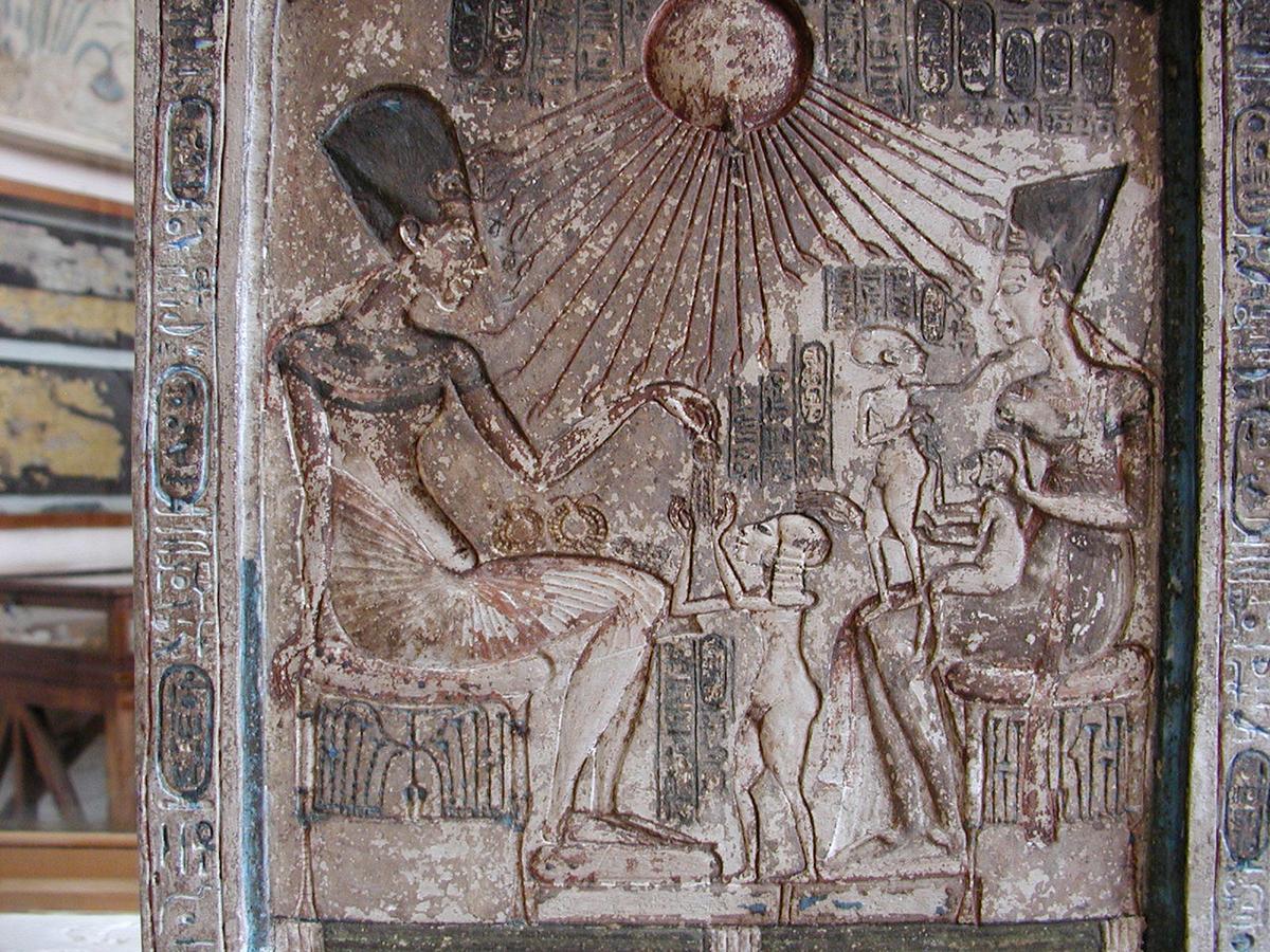 "Stele of Akhenaten and his family" from the 18th Dynasty of Egypt. Egyptian Museum, Cairo. (<a href="https://commons.wikimedia.org/wiki/File:GD-EG-Caire-Mus%C3%A9e066.JPG" target="_blank" rel="nofollow noopener">Gérard Ducher</a>/<a href="https://creativecommons.org/licenses/by-sa/2.5/deed.en" target="_blank" rel="nofollow noopener">CC BY-SA 2.5</a>)
