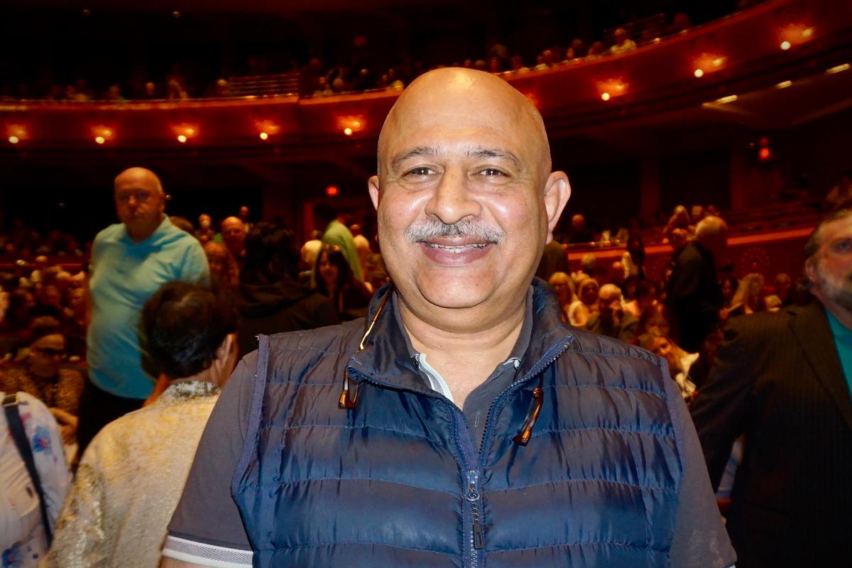 Surgeon Sees Chinese Culture Has a Beautiful Spiritual Tradition