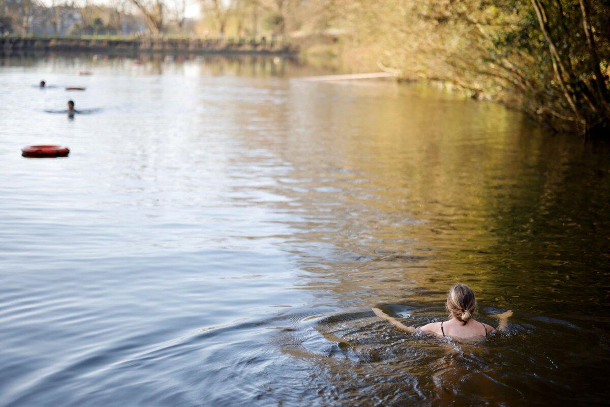 Underwater swimmer at Hampstead Heathpond, London on March 30, 2021 (Torga Acmen/AFP via Getty Images)