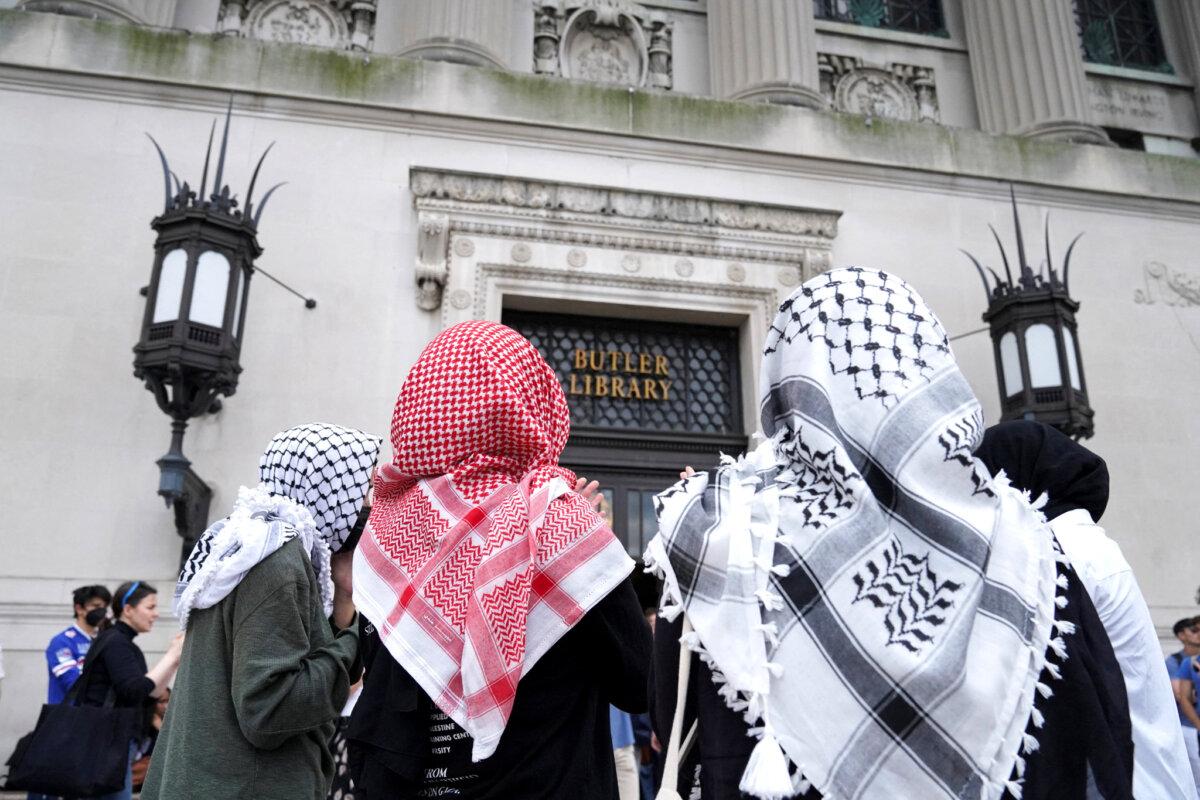 Police Arrest Pro-Palestinian Protesters Occupying Columbia University Library | USNN World News People take part in a pro-Palestinian protest at Butler Library on the campus of Columbia University in New York on May 7, 2025. (Ryan Murphy/Reuters)