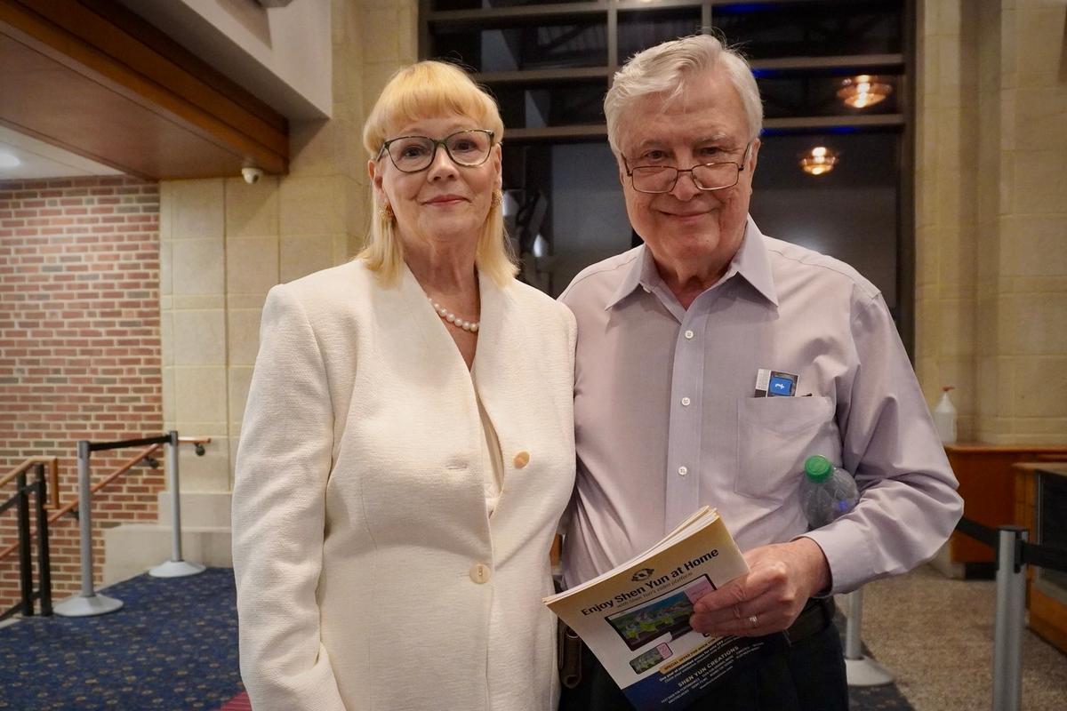 Ex-ballet Dancer Praises Shen Yun as ‘The Most Precise’