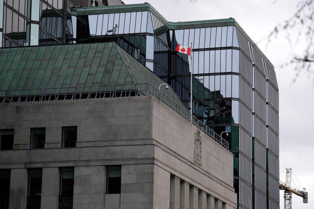 Temporary Foreign Workers Replaced Canadians in Some Sectors: Bank of Canada