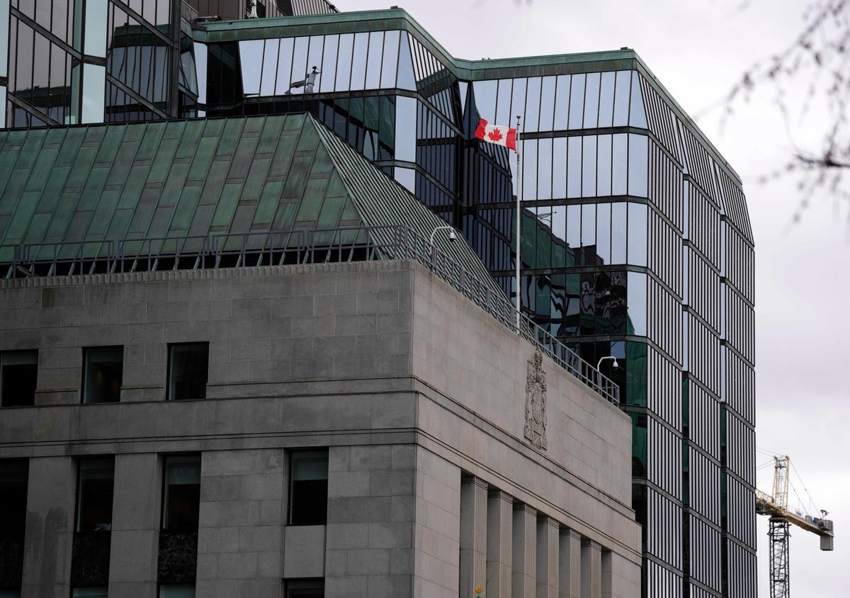 Temporary Foreign Workers Replaced Canadians in Some Sectors: Bank of Canada