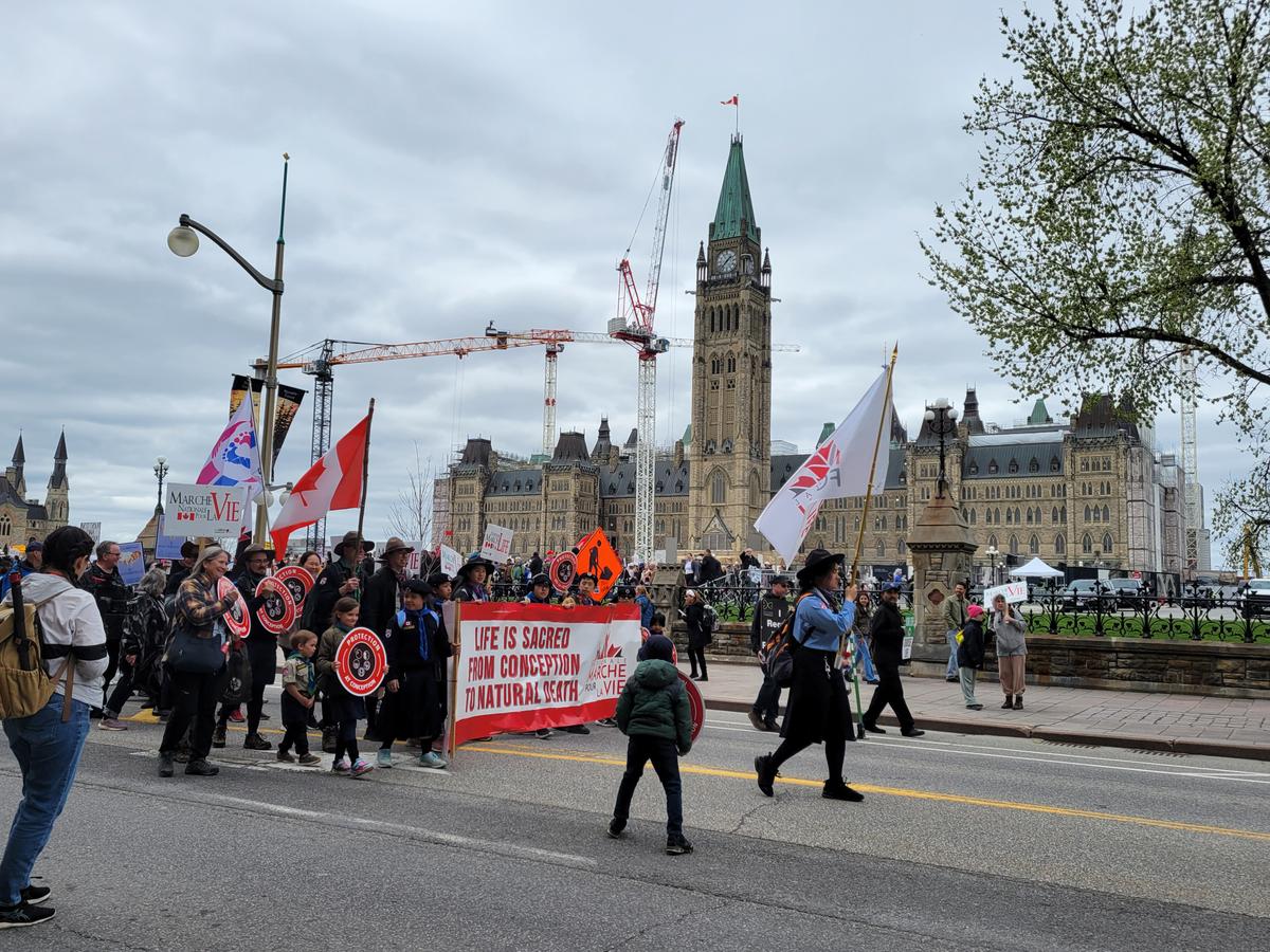 Thousands Gather in Ottawa for March for Life Rally to Protest Abortion, Euthanasia