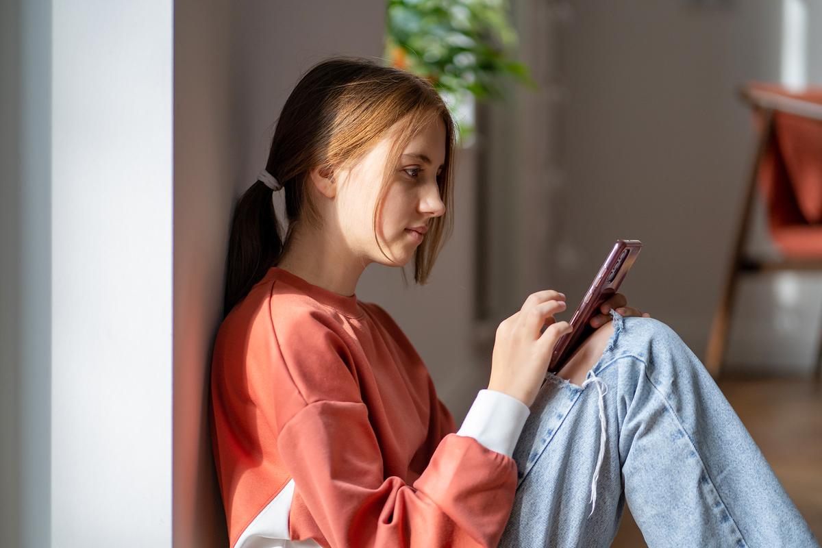 Teenagers With Mental Health Disorders Spend an Extra Hour on Social Media
